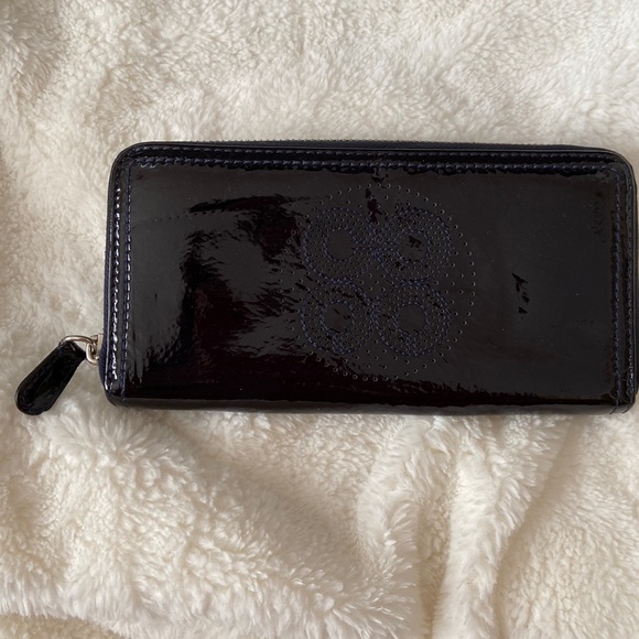 Coach - Picture 1 of 5